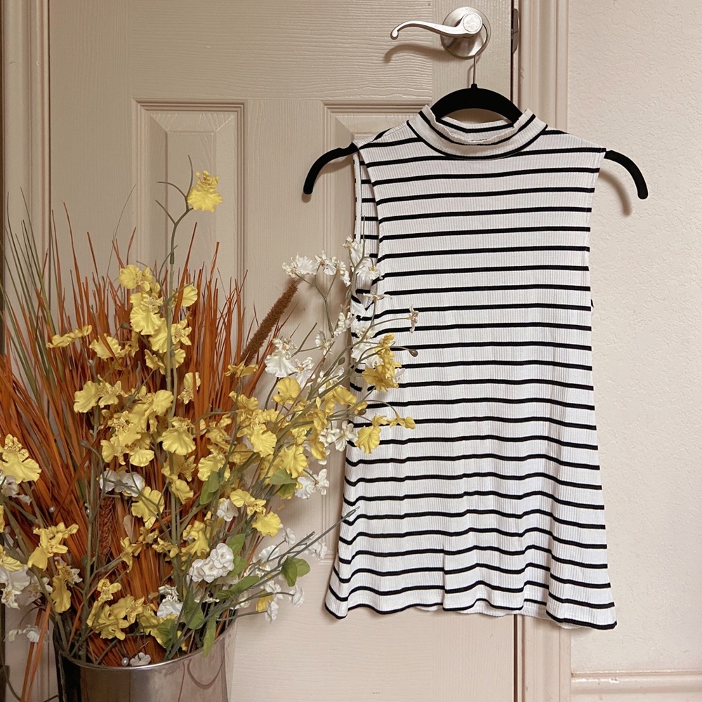 ELLE striped mock neck sleeveless knit top
